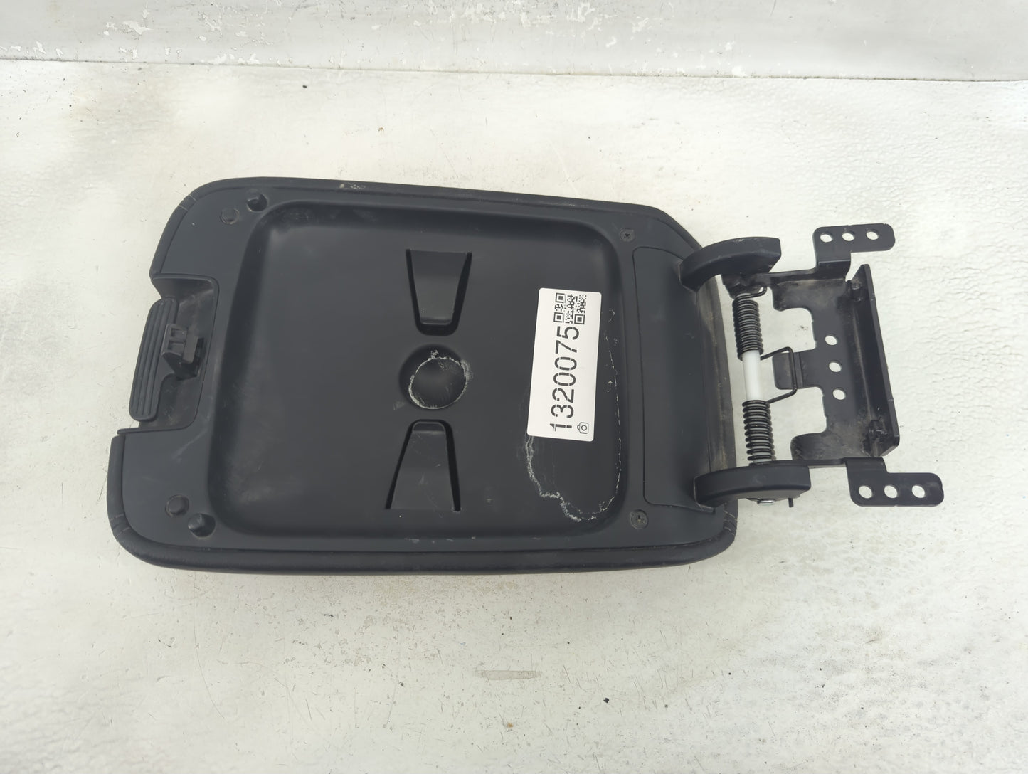 2016 Kia Sorento Center Console Armrest Cover Lid Fits OEM Used Auto Parts - Oemusedautoparts1.com