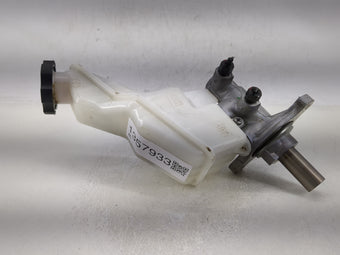 compare product 2016-2020 Kia Sorento Brake Master Cylinder