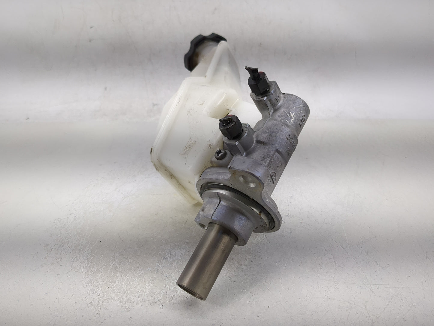 2016-2020 Kia Sorento Brake Master Cylinder - Oemusedautoparts1.com