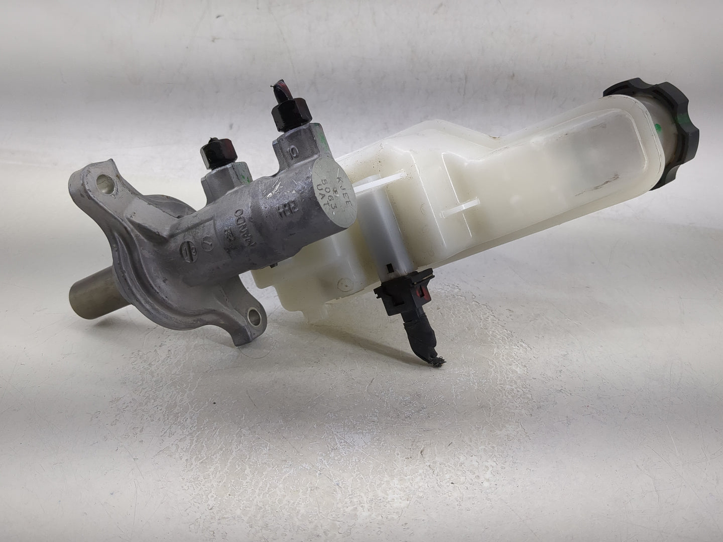 2016-2020 Kia Sorento Brake Master Cylinder - Oemusedautoparts1.com