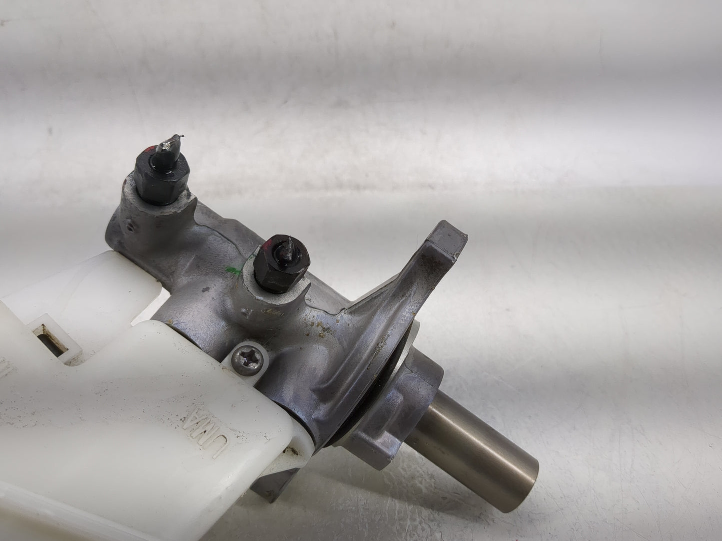 2016-2020 Kia Sorento Brake Master Cylinder - Oemusedautoparts1.com