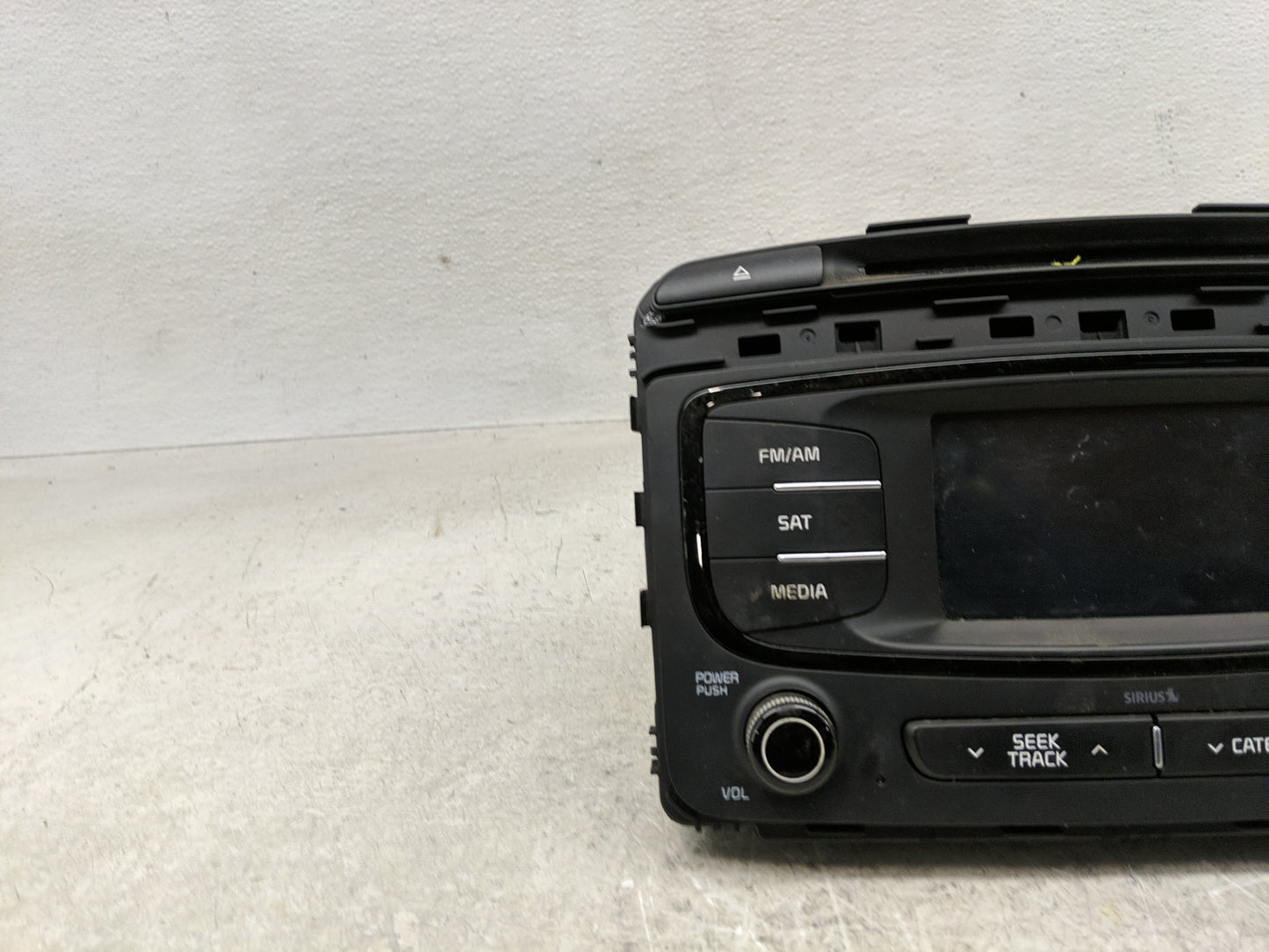2016-2018 Kia Sorento Radio AM FM Cd Player Receiver Replacement P/N:96180-C6000WK Fits Fits 2016 2017 2018 OEM Used Auto Pa