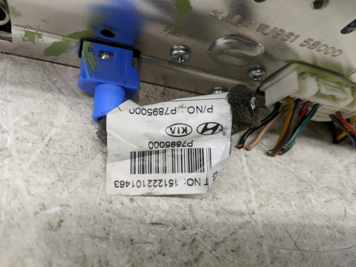 2016-2018 Kia Sorento Radio AM FM Cd Player Receiver Replacement P/N:96180-C6000WK Fits Fits 2016 2017 2018 OEM Used Auto Pa