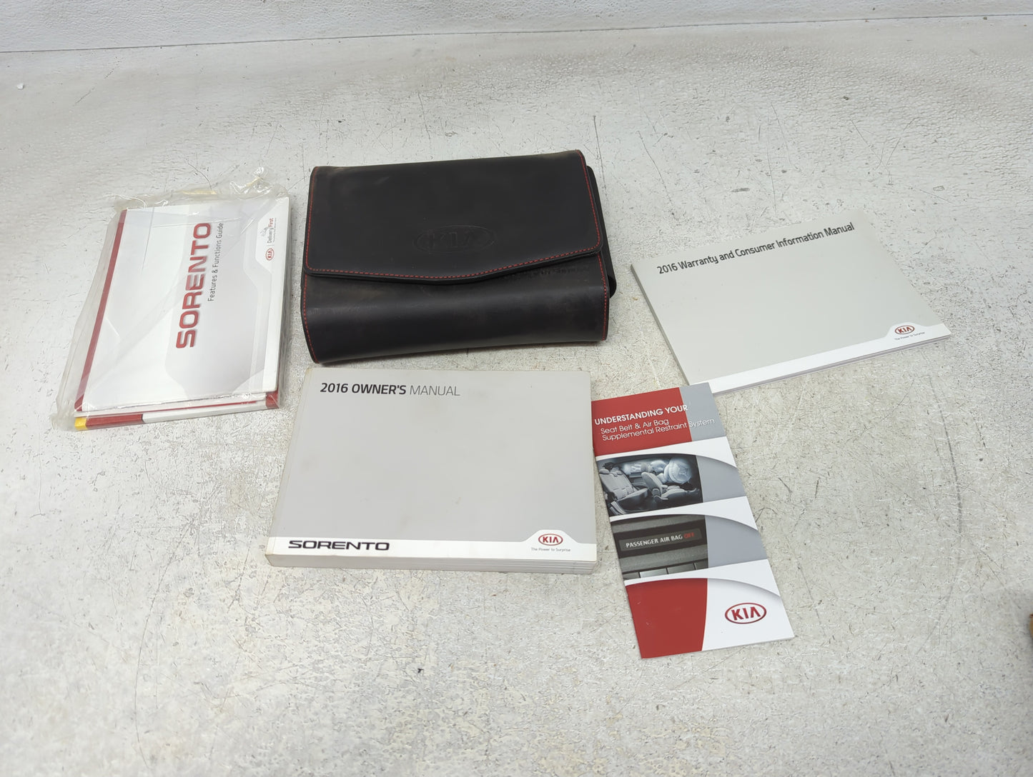2016 Kia Sorento Owners Manual Book Guide P/N:GXG5-EU55D OEM Used Auto Parts - Oemusedautoparts1.com