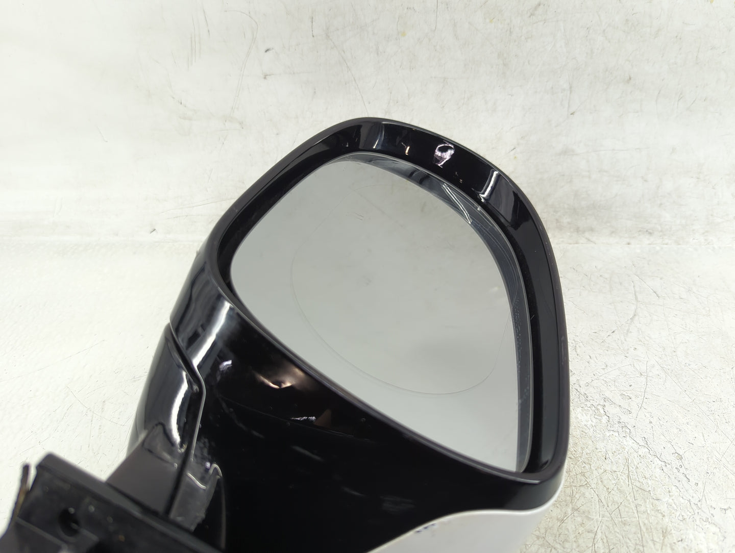 2016-2020 Kia Sorento Driver Side View Mirror - Left Door Mirror OEM Used - Oemusedautoparts1.com