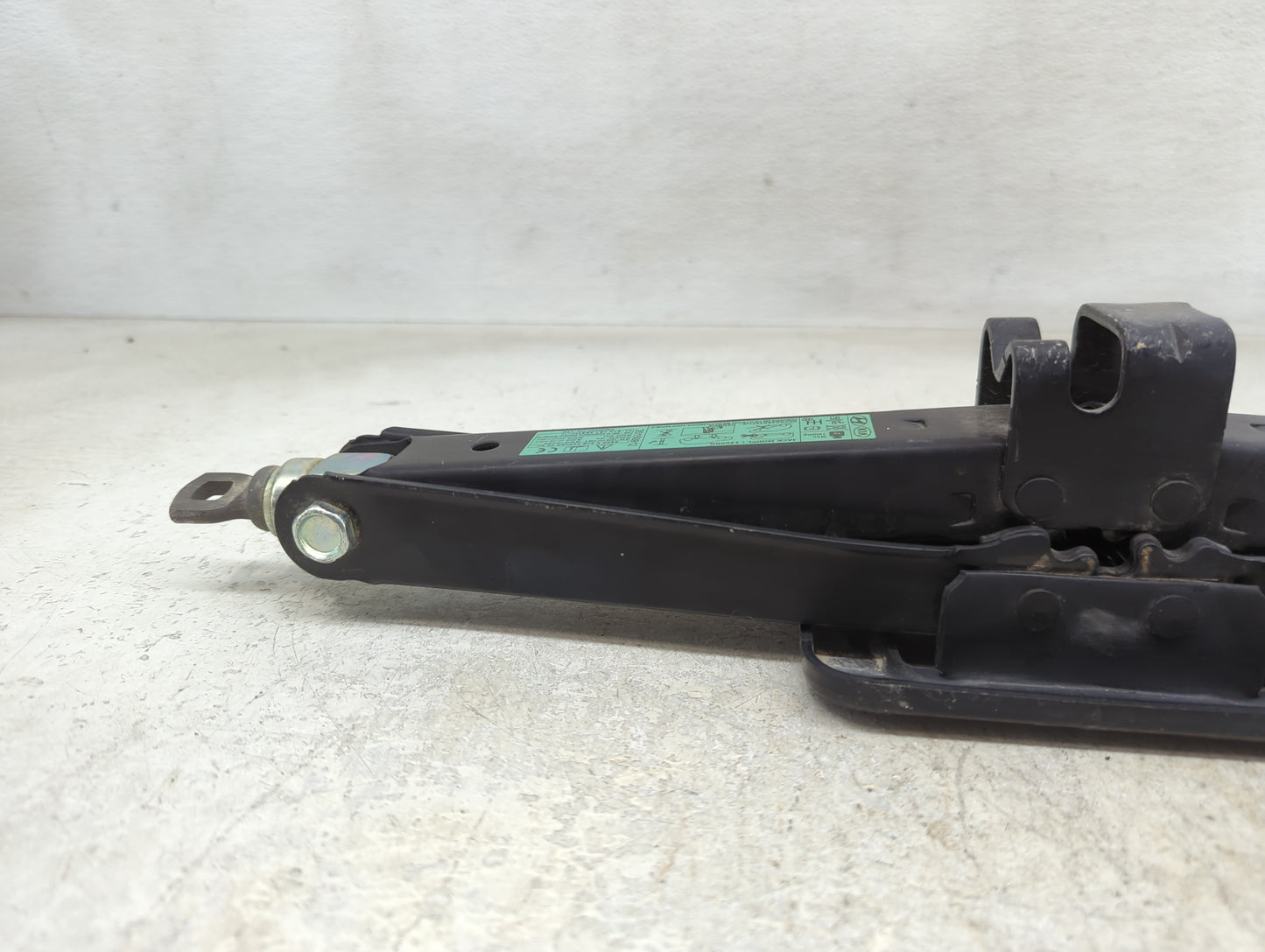 2016 Kia Sorento Spare Scissor Car Jack - Oemusedautoparts1.com