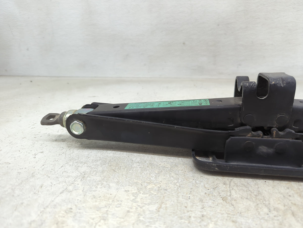 2016 Kia Sorento Spare Scissor Car Jack - Oemusedautoparts1.com