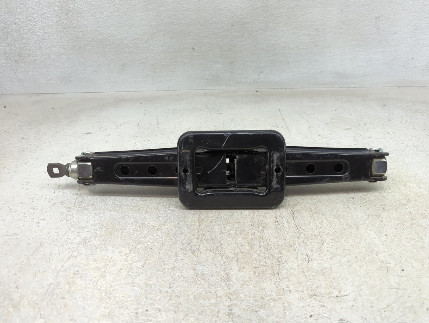 2016 Kia Sorento Spare Scissor Car Jack - Oemusedautoparts1.com