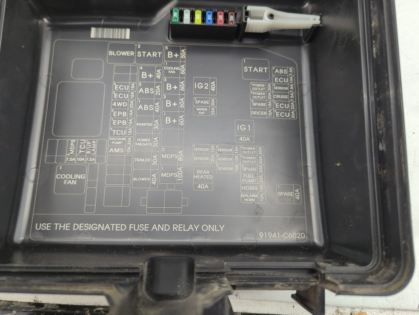 2016-2018 Kia Sorento Fusebox Fuse Box Panel Relay Module P/N:91941-C6020 Fits Fits 2016 2017 2018 OEM Used Auto Parts - Oem