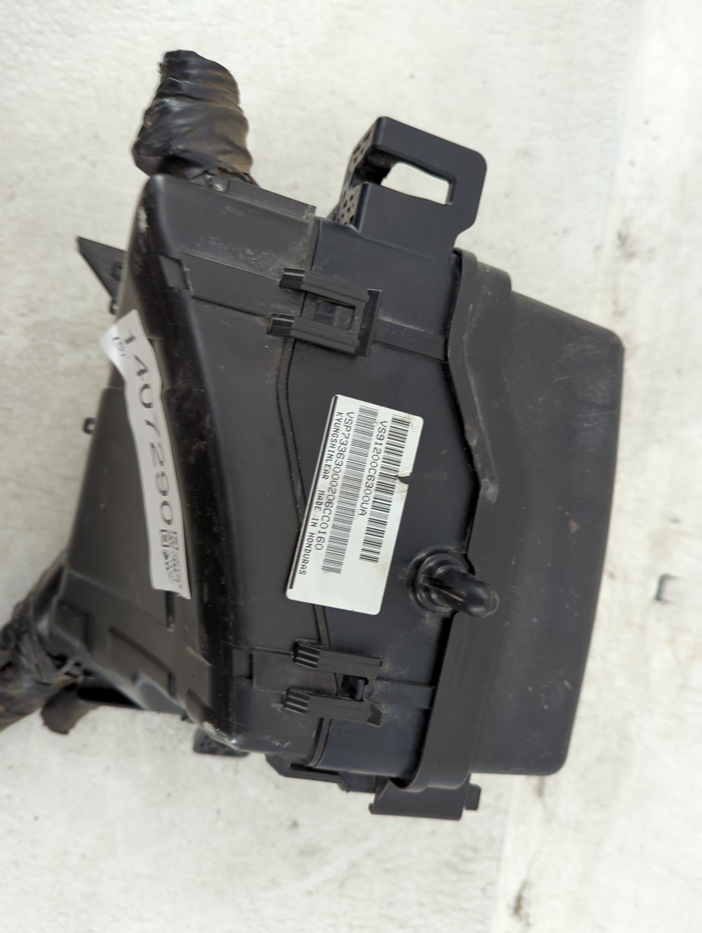 2016-2018 Kia Sorento Fusebox Fuse Box Panel Relay Module P/N:91200C6040 Fits Fits 2016 2017 2018 OEM Used Auto Parts - Oemu