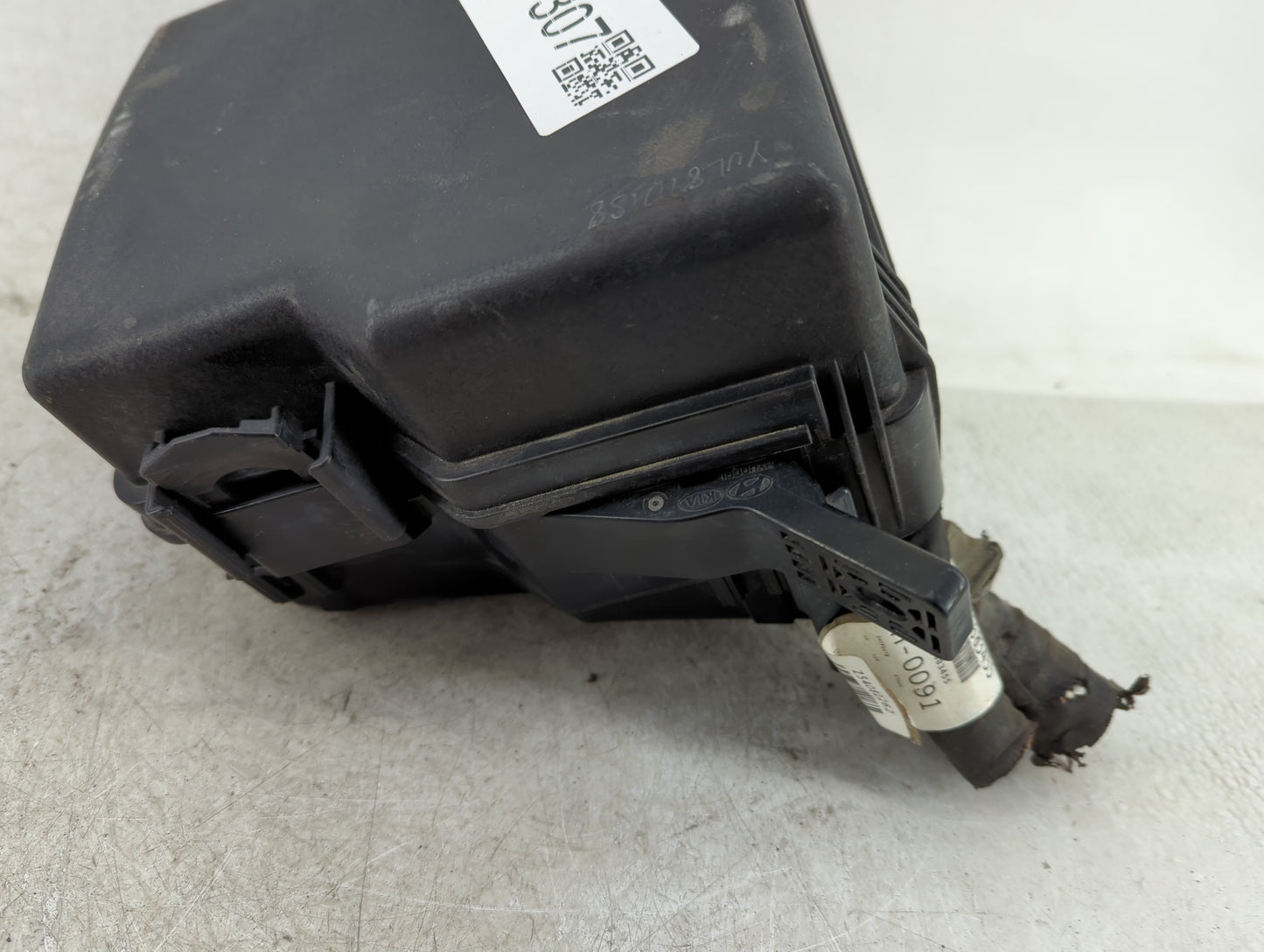 2016-2018 Kia Sorento Fusebox Fuse Box Panel Relay Module Fits Fits 2016 2017 2018 OEM Used Auto Parts - Oemusedautoparts1.c