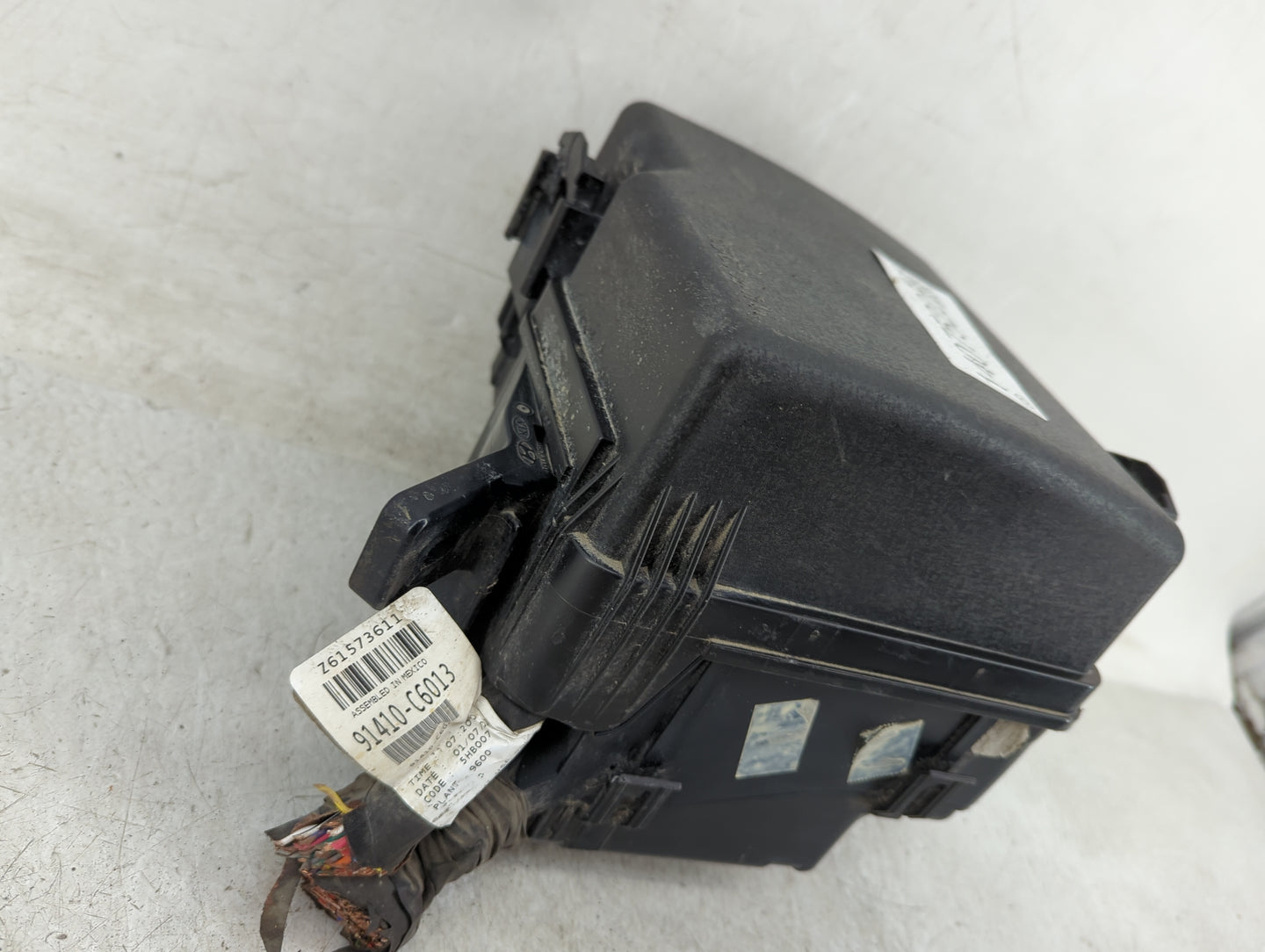 2016-2018 Kia Sorento Fusebox Fuse Box Panel Relay Module P/N:91200C6040 Fits Fits 2016 2017 2018 OEM Used Auto Parts - Oemu