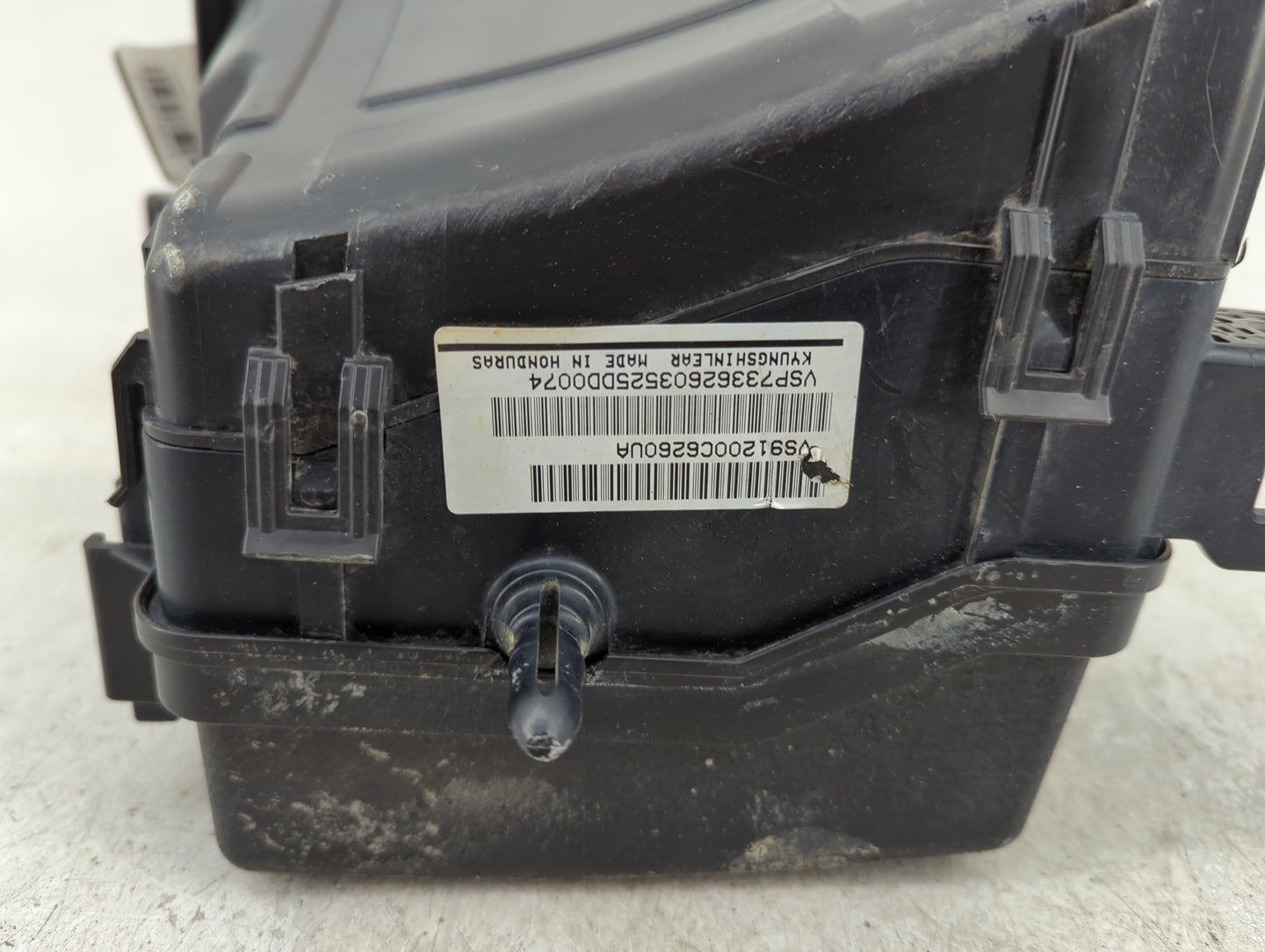 2016-2018 Kia Sorento Fusebox Fuse Box Panel Relay Module P/N:91200C6040 Fits Fits 2016 2017 2018 OEM Used Auto Parts - Oemu