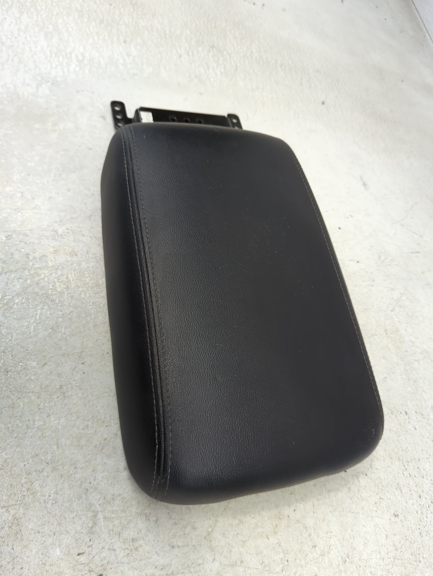 2016 Kia Sorento Center Console Armrest Cover Lid Fits OEM Used Auto Parts - Oemusedautoparts1.com