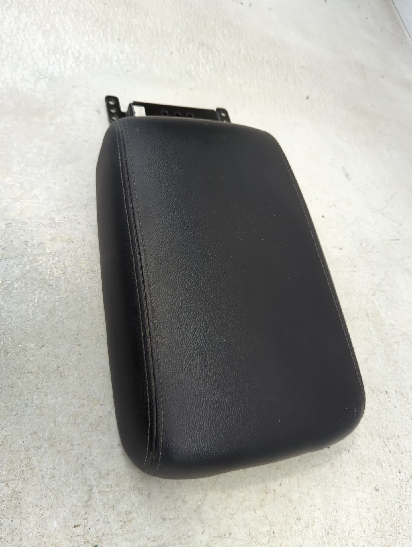 2016 Kia Sorento Center Console Armrest Cover Lid Fits OEM Used Auto Parts - Oemusedautoparts1.com