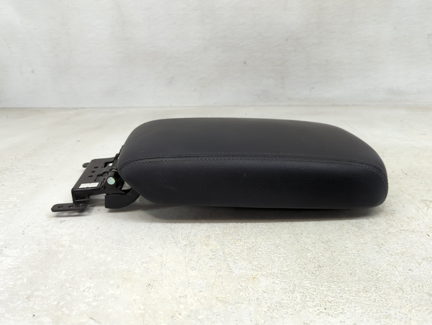 2016 Kia Sorento Center Console Armrest Cover Lid Fits OEM Used Auto Parts - Oemusedautoparts1.com