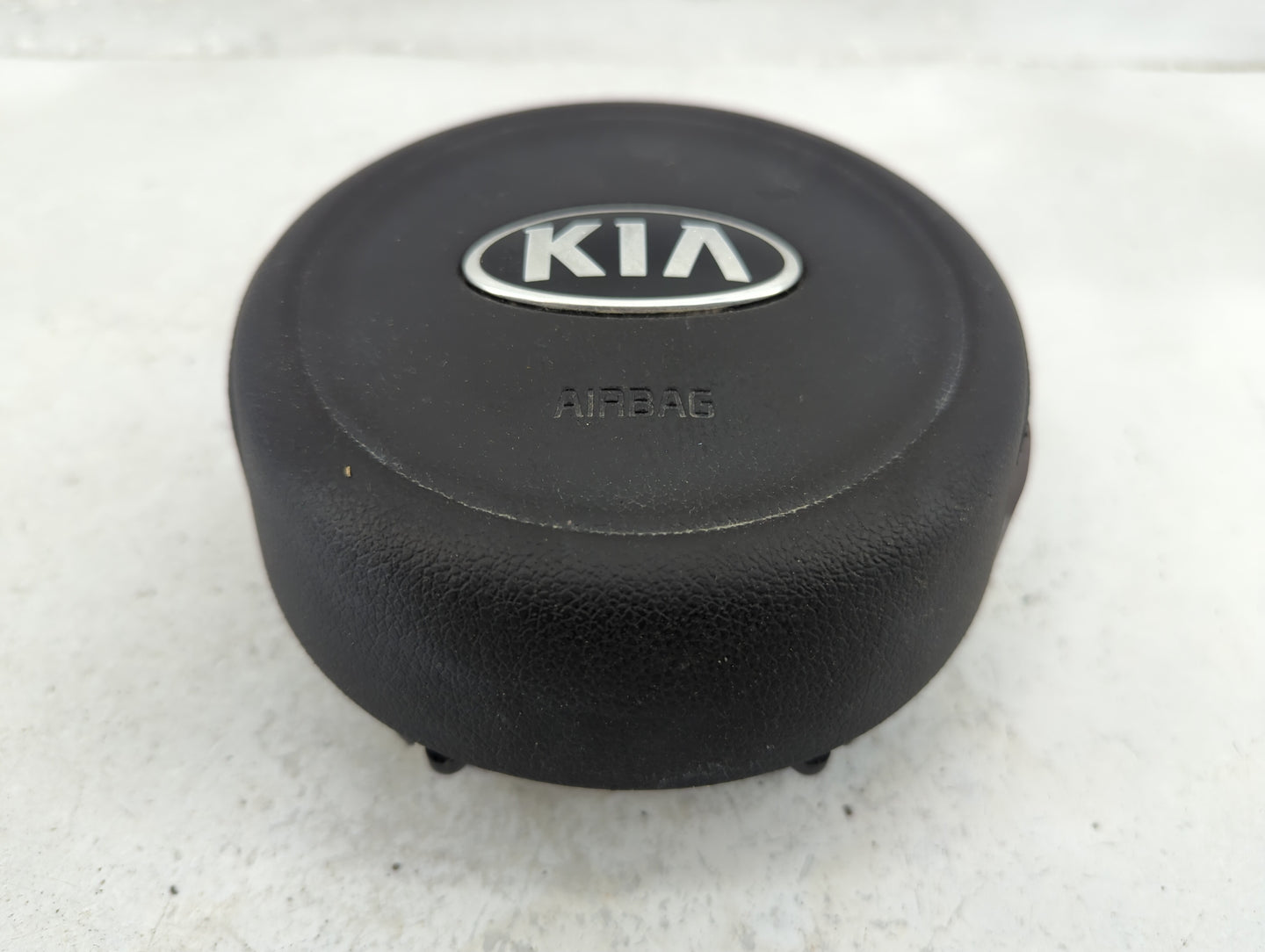 2016-2018 Kia Sorento Air Bag Driver Left Steering Wheel Mounted Fits Fits 2016 2017 2018 OEM Used Auto Parts - Oemusedautop