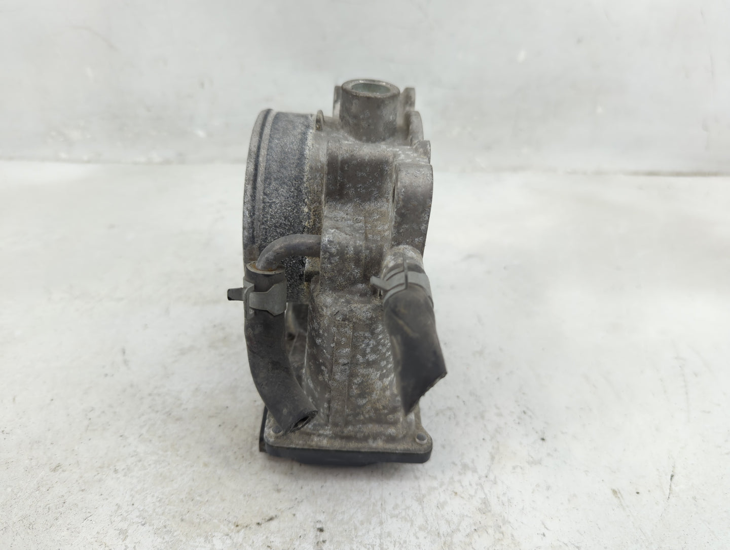 2014-2018 Kia Sorento Throttle Body P/N:35100-3CAA0 Fits Fits 2012 2013 2014 2015 2016 2017 2018 OEM Used Auto Parts - Oemus