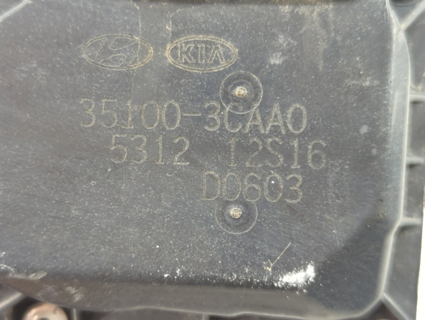 2014-2018 Kia Sorento Throttle Body P/N:35100-3CAA0 Fits Fits 2012 2013 2014 2015 2016 2017 2018 OEM Used Auto Parts - Oemus