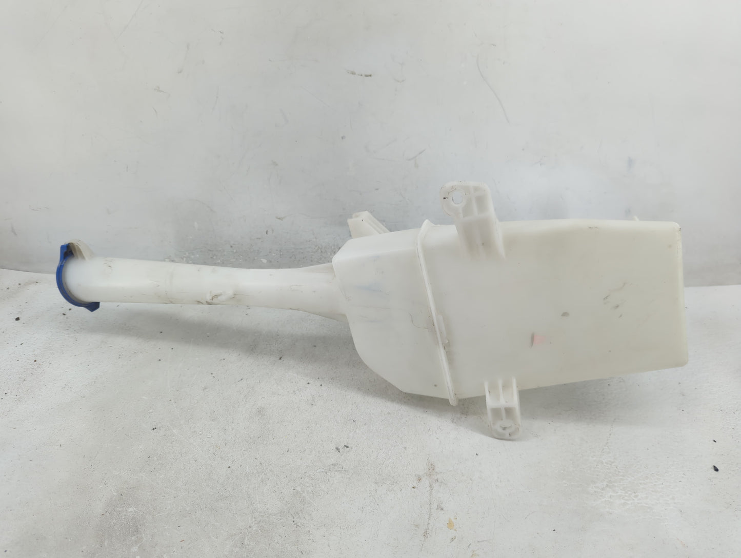 2016-2020 Kia Sorento Windshield Washer Fluid Reservoir Bottle Oem - Oemusedautoparts1.com