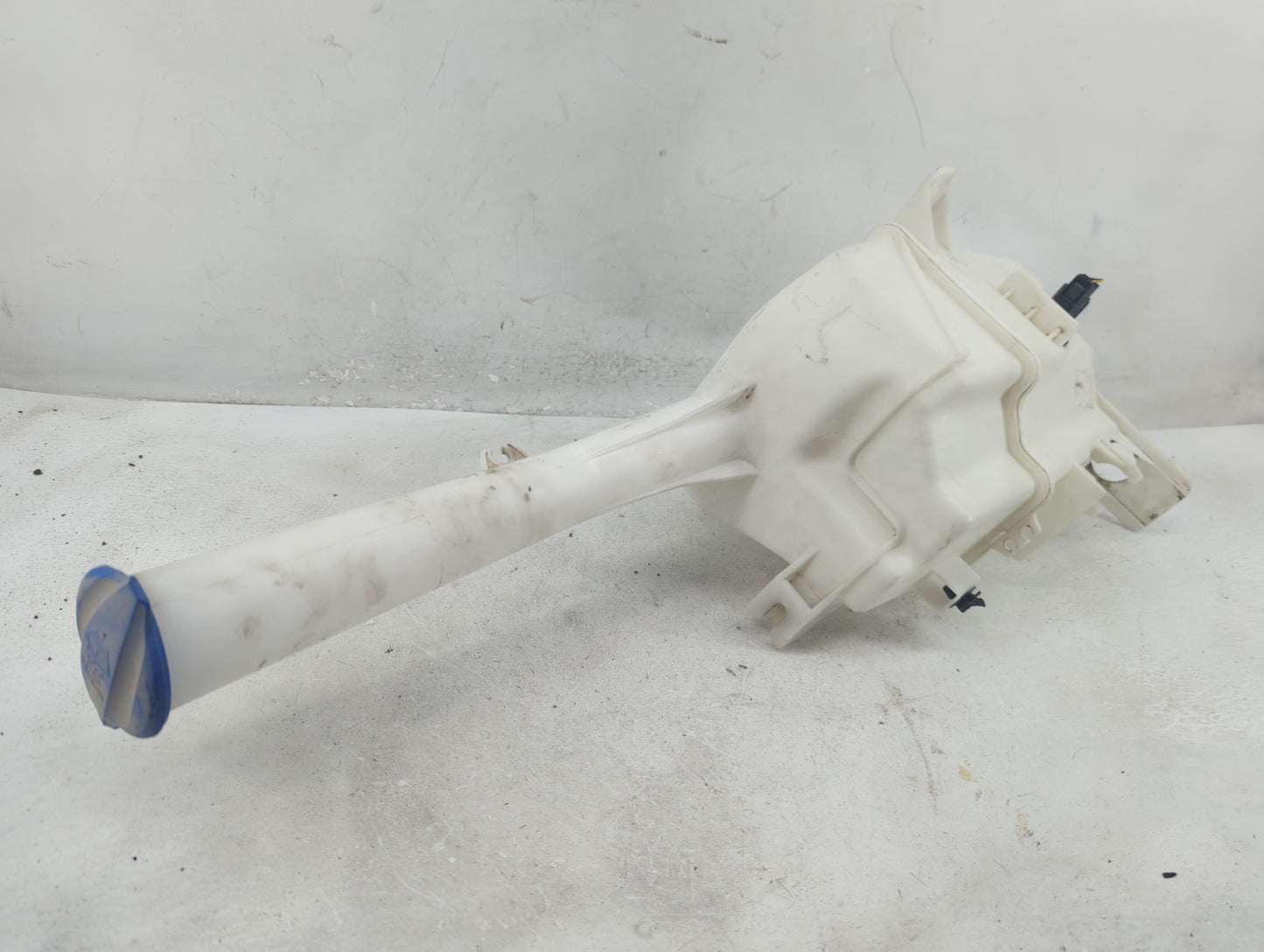 2016-2020 Kia Sorento Windshield Washer Fluid Reservoir Bottle Oem - Oemusedautoparts1.com
