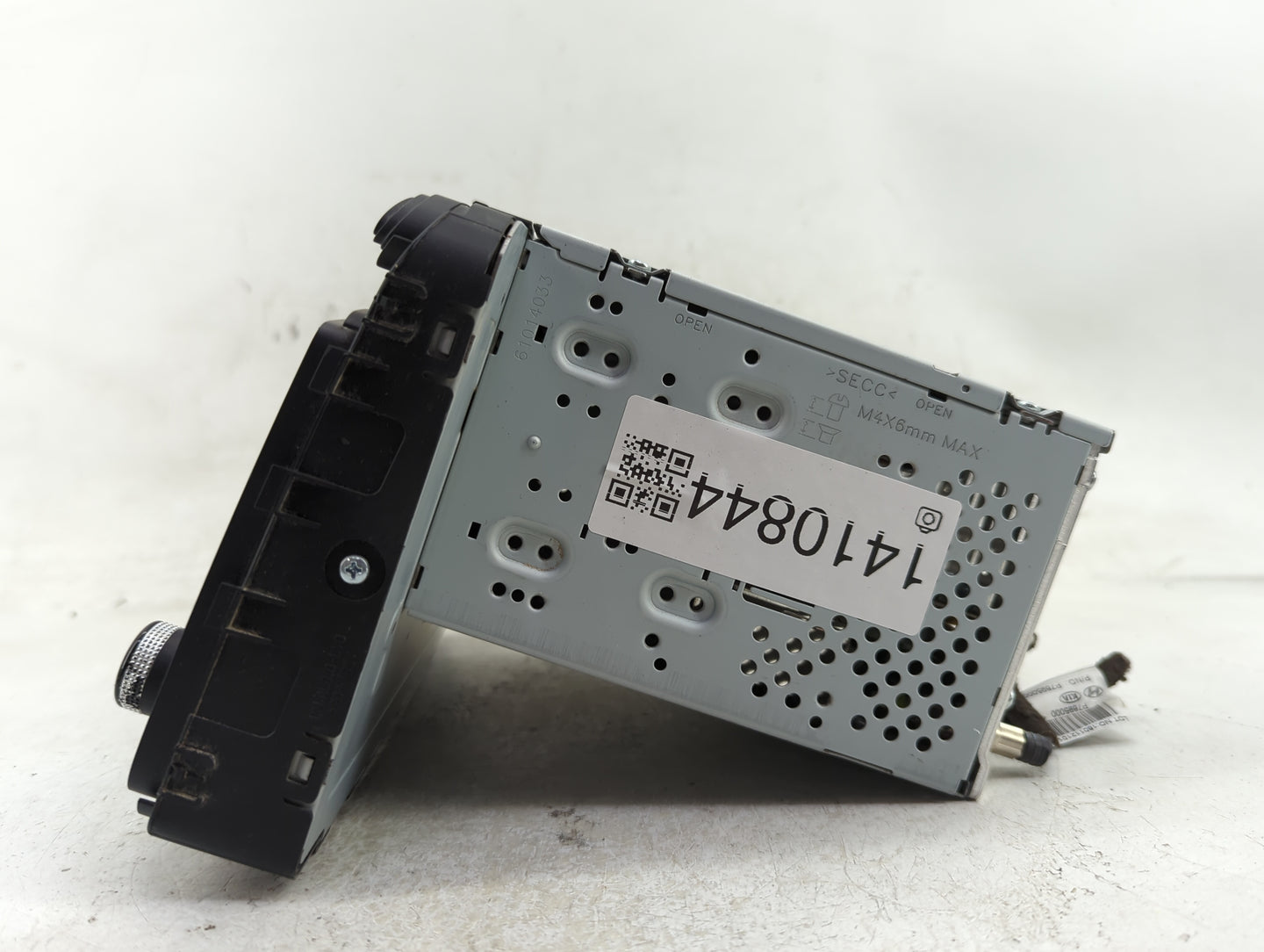 2016-2018 Kia Sorento Radio AM FM Cd Player Receiver Replacement P/N:96160-C6000WK Fits Fits 2016 2017 2018 OEM Used Auto Pa