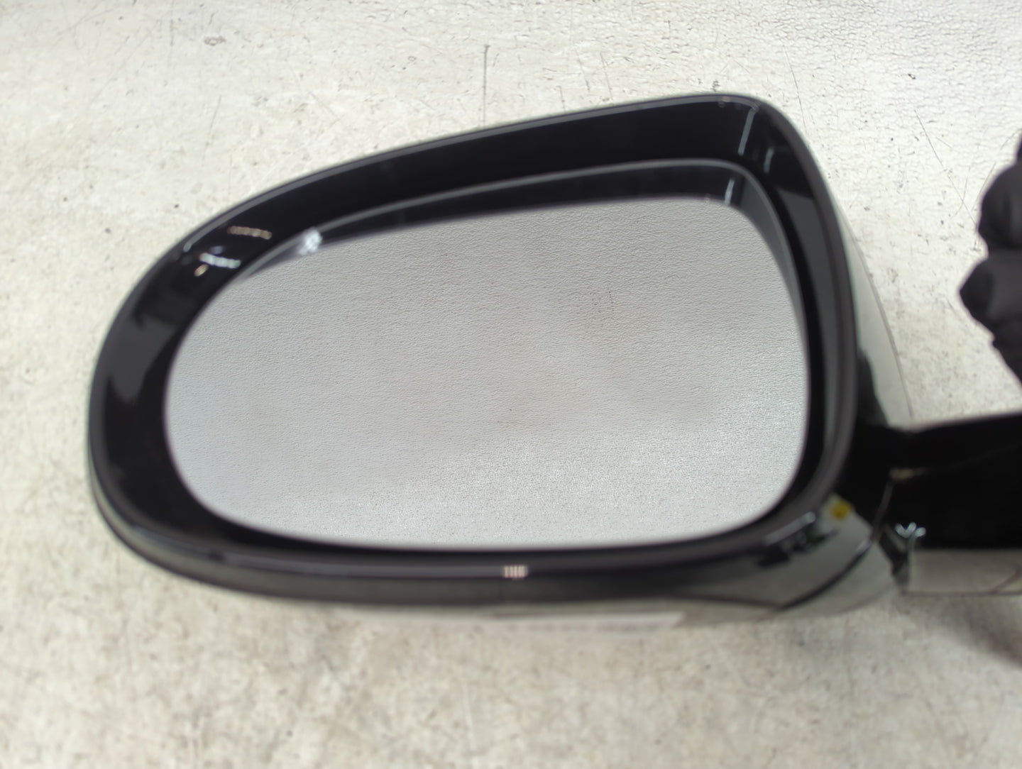 2016-2020 Kia Sorento Driver Side View Mirror - Left Door Mirror OEM Used - Oemusedautoparts1.com