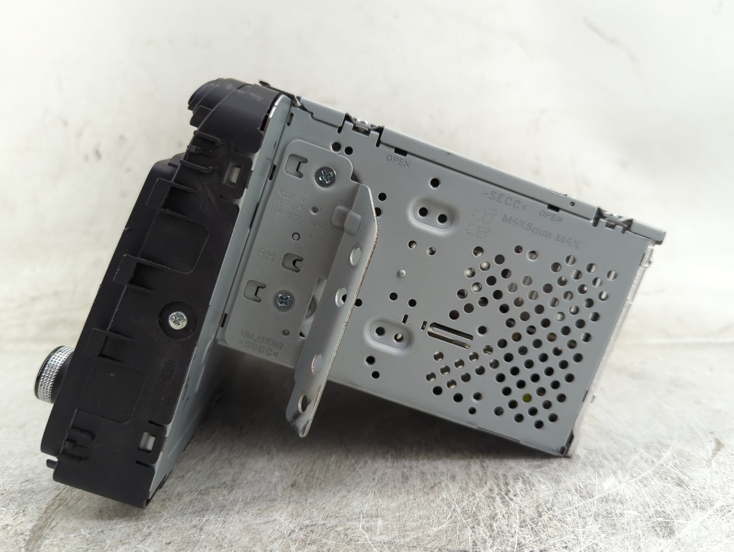 2016-2018 Kia Sorento Radio AM FM Cd Player Receiver Replacement P/N:96160-C6000WK AC1A0C6AN Fits Fits 2016 2017 2018 OEM Us