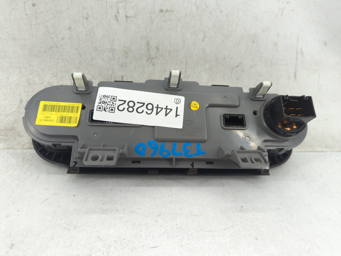 2016 Kia Sorento Climate Control Module Temperature AC/Heater Replacement P/N:97250-C6000 Fits OEM Used Auto Parts - Oemused