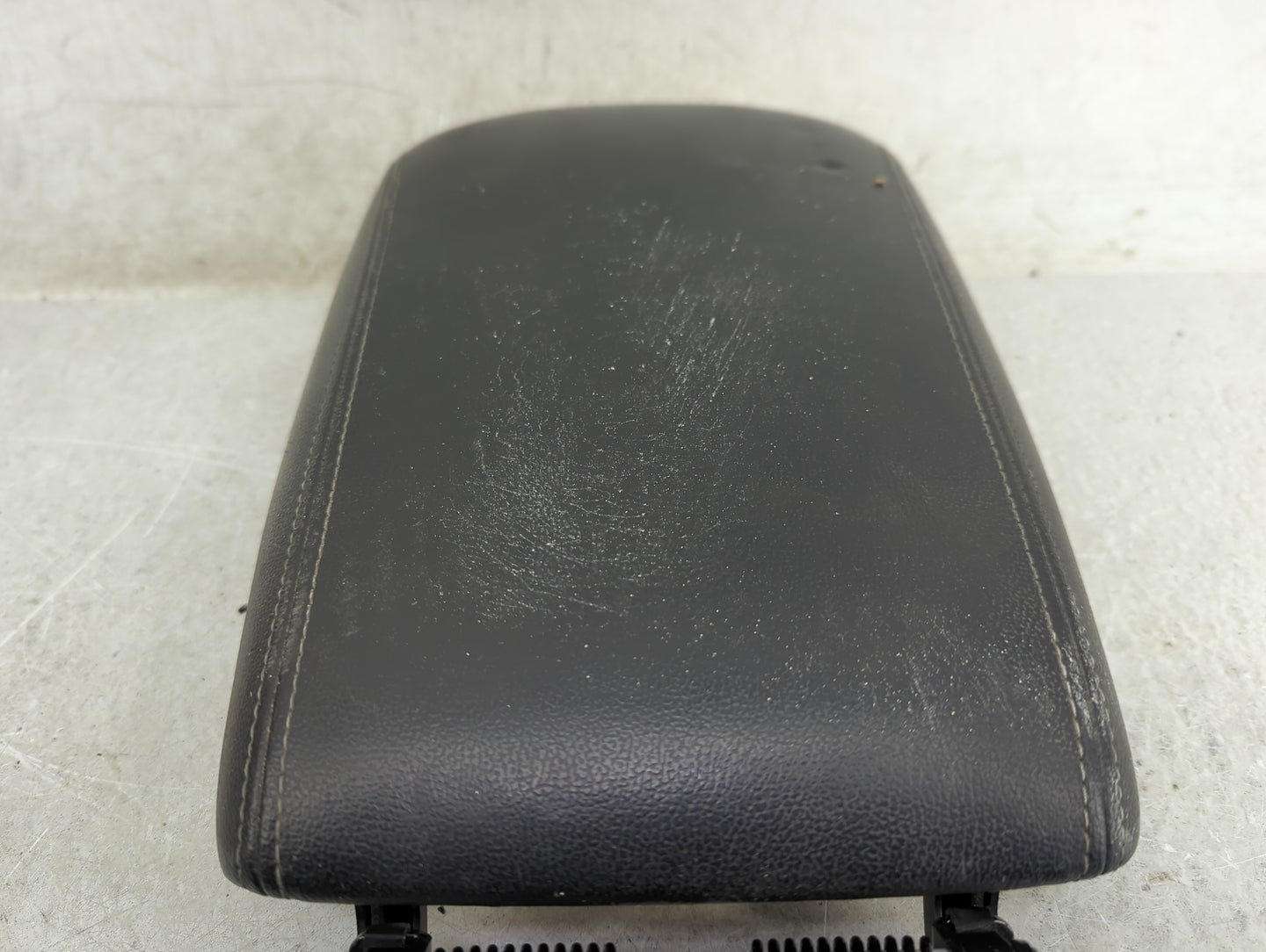 2016 Kia Sorento Center Console Armrest Cover Lid Fits OEM Used Auto Parts - Oemusedautoparts1.com