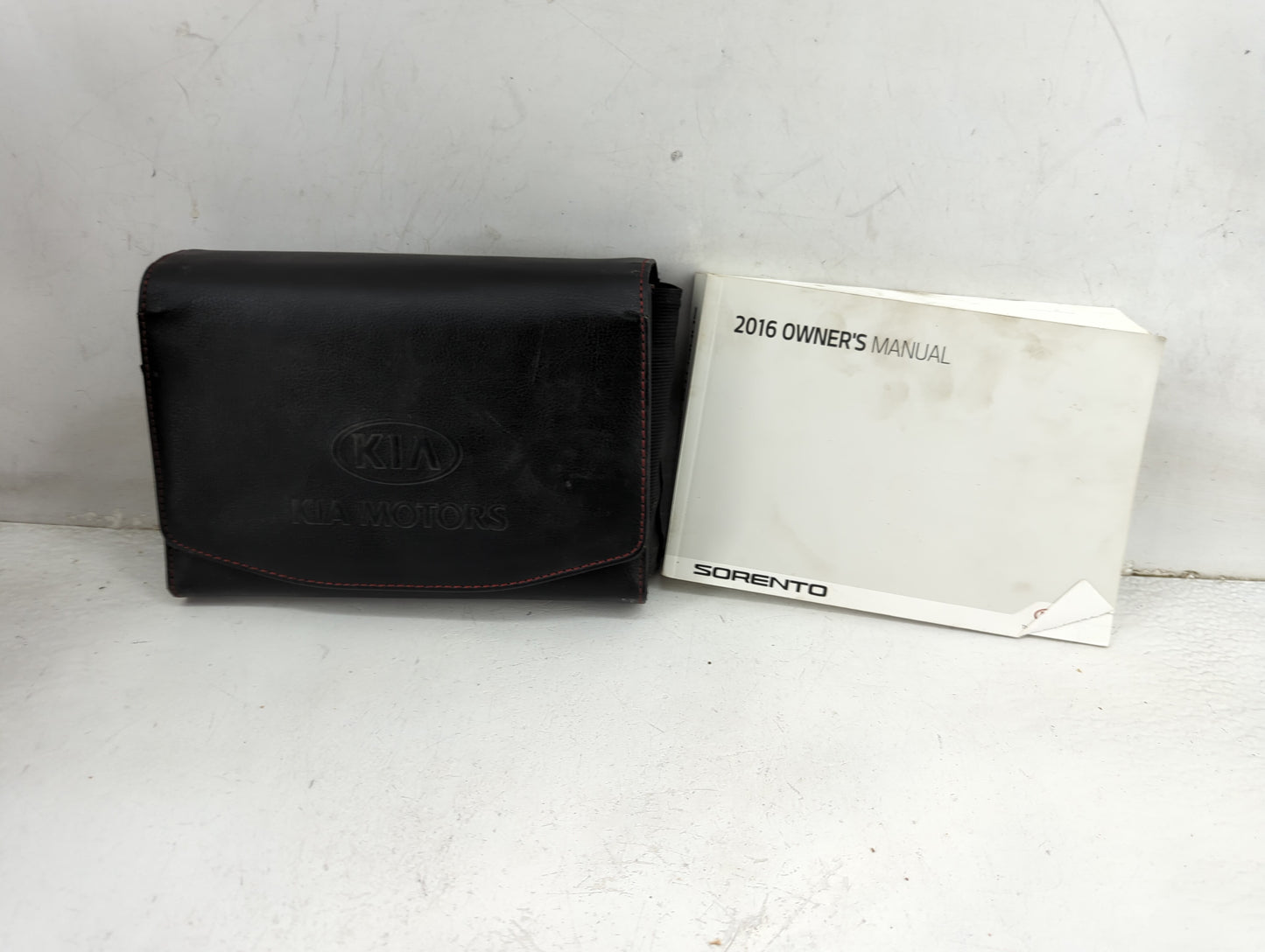 2016 Kia Sorento Owners Manual Book Guide P/N:GXG5-EU4DA OEM Used Auto Parts - Oemusedautoparts1.com