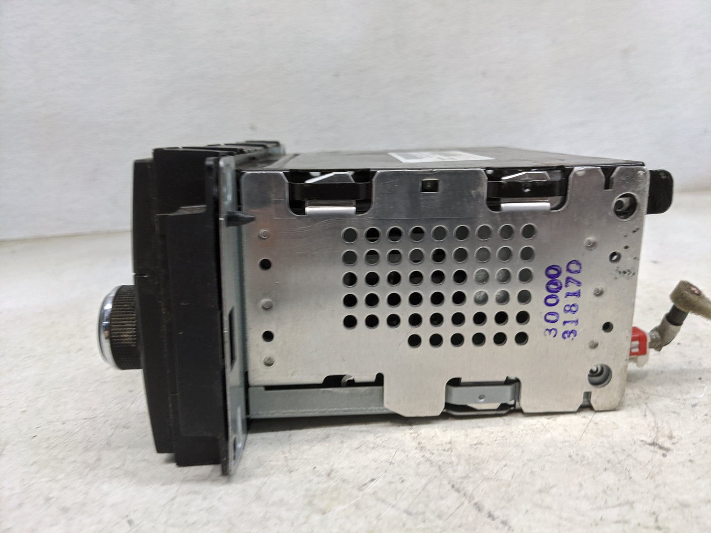 2016-2018 Kia Sorento Radio AM FM Cd Player Receiver Replacement P/N:P68252824AD Fits Fits 2016 2017 2018 OEM Used Auto Part
