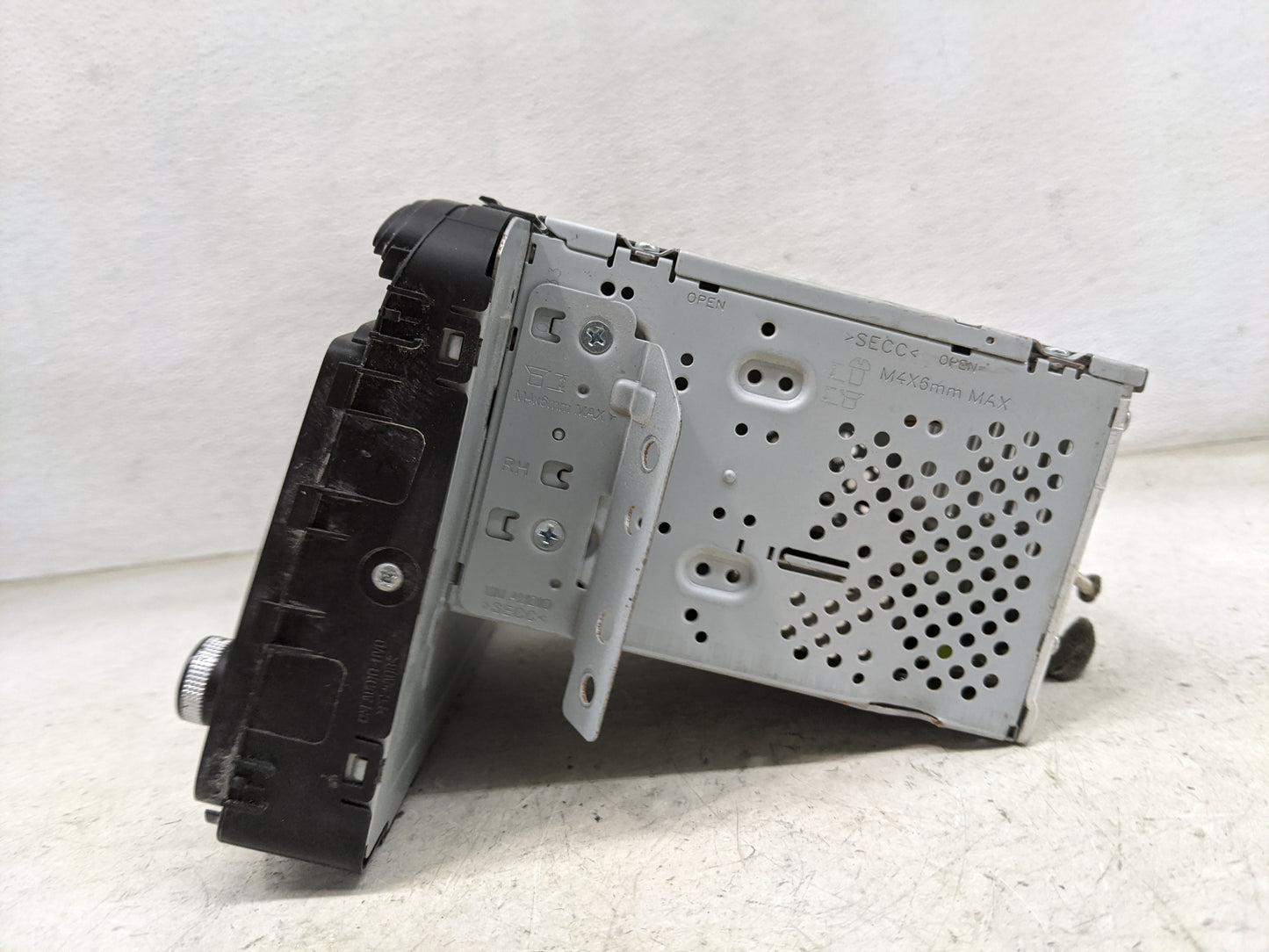 2016-2018 Kia Sorento Radio AM FM Cd Player Receiver Replacement P/N:96160C6000WK AC1A0C6AN Fits Fits 2016 2017 2018 OEM Use