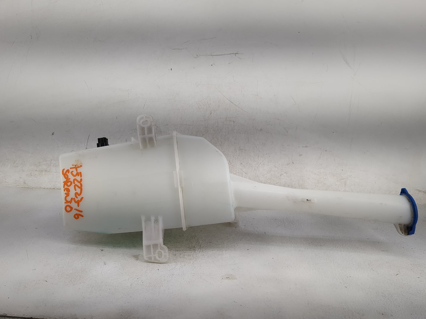 2016-2020 Kia Sorento Windshield Washer Fluid Reservoir Bottle Oem 1474197 - Oemusedautoparts1.com