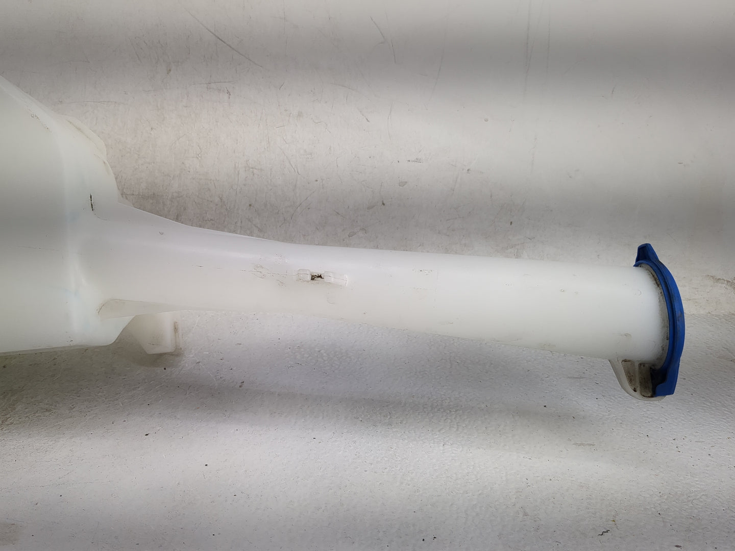 2016-2020 Kia Sorento Windshield Washer Fluid Reservoir Bottle Oem 1474197 - Oemusedautoparts1.com