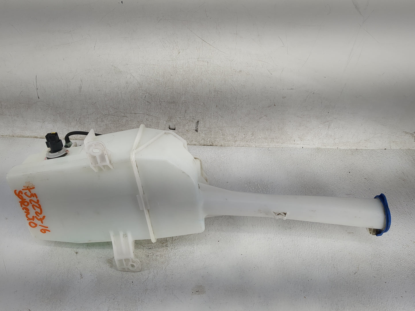 2016-2020 Kia Sorento Windshield Washer Fluid Reservoir Bottle Oem 1474197 - Oemusedautoparts1.com