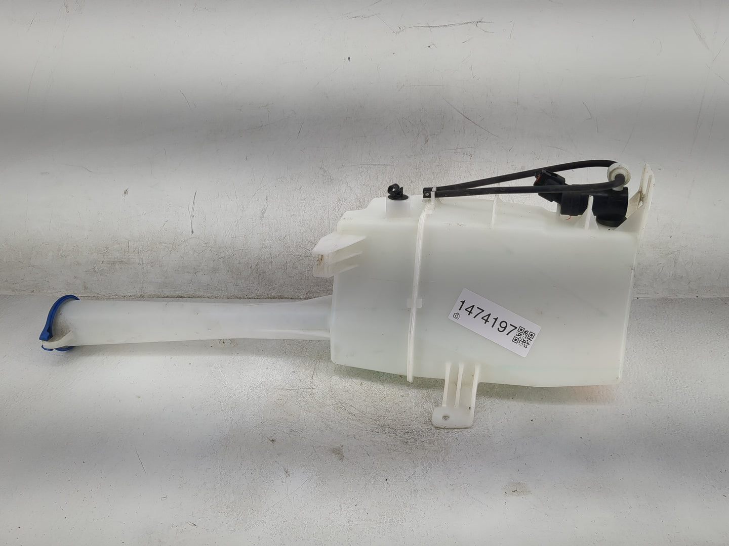 2016-2020 Kia Sorento Windshield Washer Fluid Reservoir Bottle Oem 1474197 - Oemusedautoparts1.com