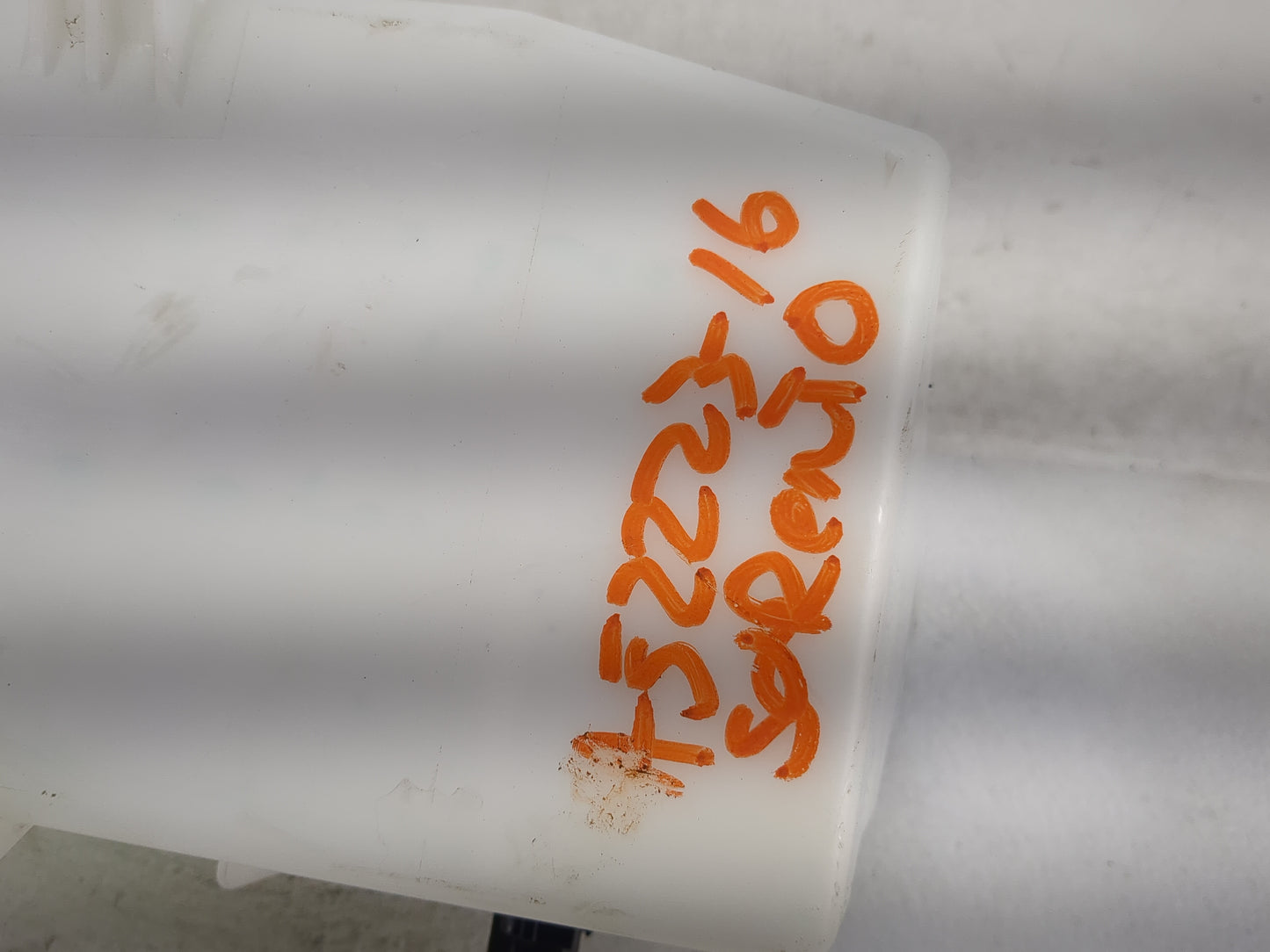 2016-2020 Kia Sorento Windshield Washer Fluid Reservoir Bottle Oem 1474197 - Oemusedautoparts1.com