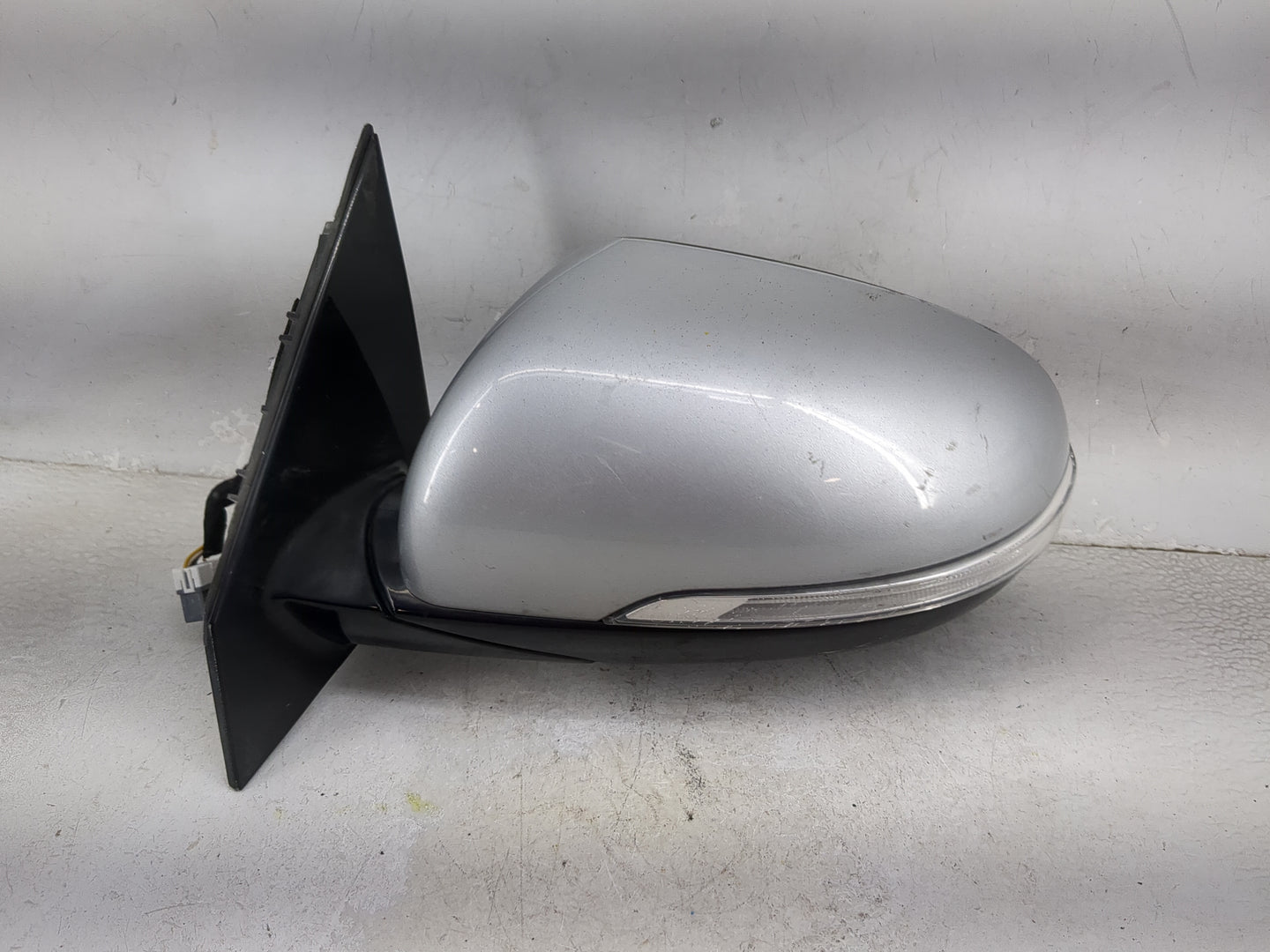 2016-2020 Kia Sorento Driver Side View Mirror - Left Door Mirror OEM Used - Oemusedautoparts1.com