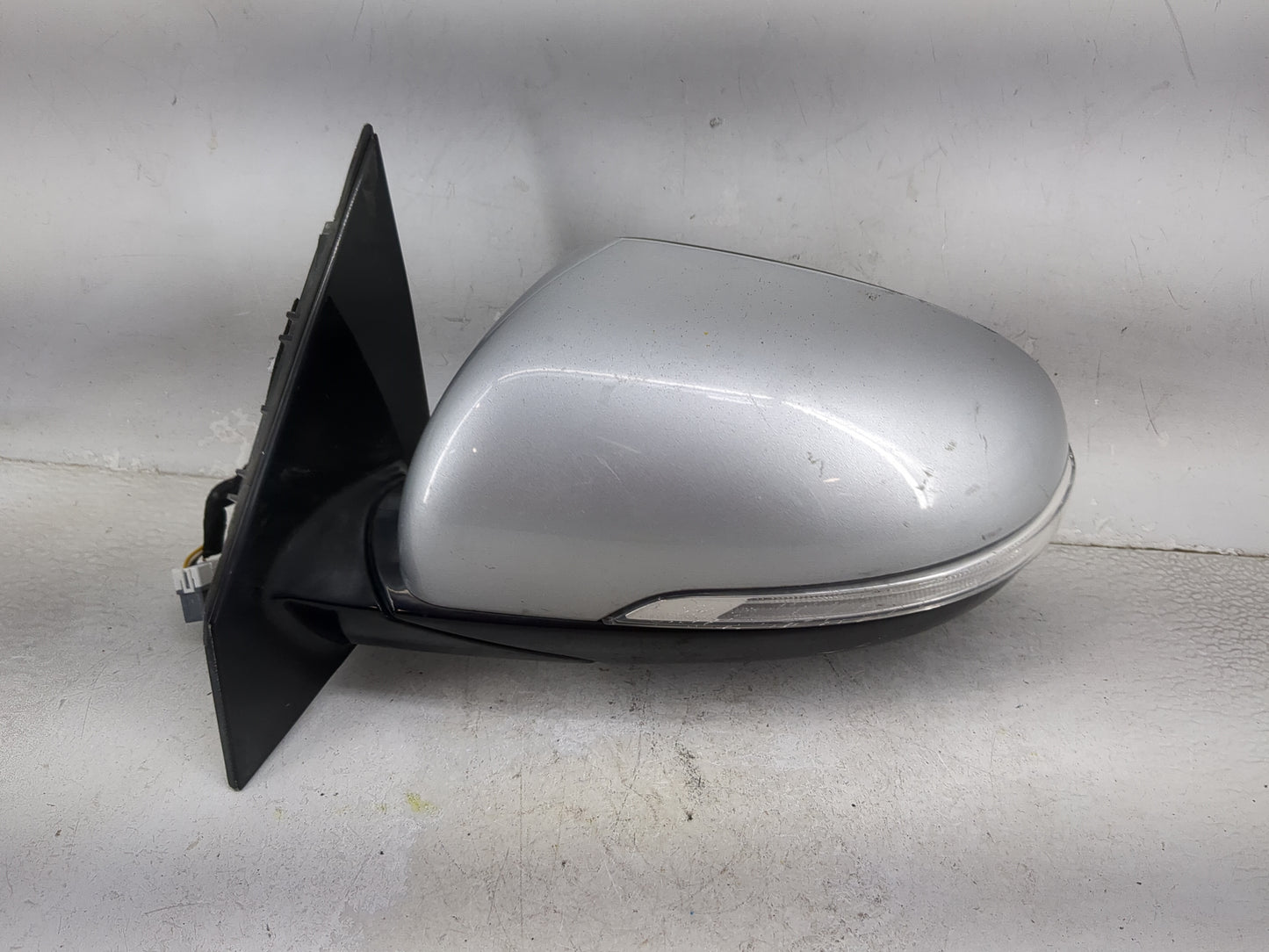 2016-2020 Kia Sorento Driver Side View Mirror - Left Door Mirror OEM Used - Oemusedautoparts1.com