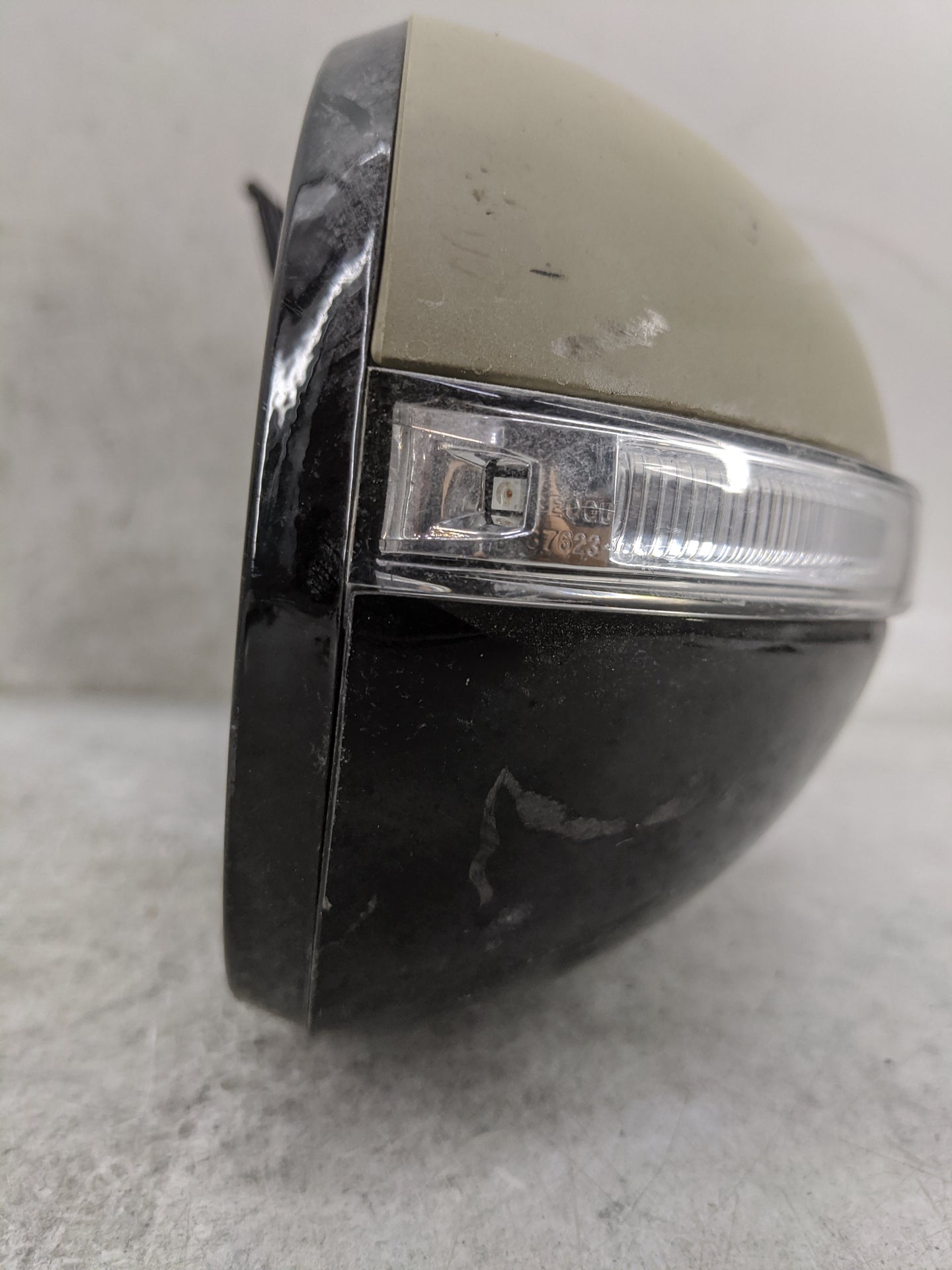 2016-2020 Kia Sorento Passenger Side View Mirror - Right Door Mirror OEM Used - Oemusedautoparts1.com