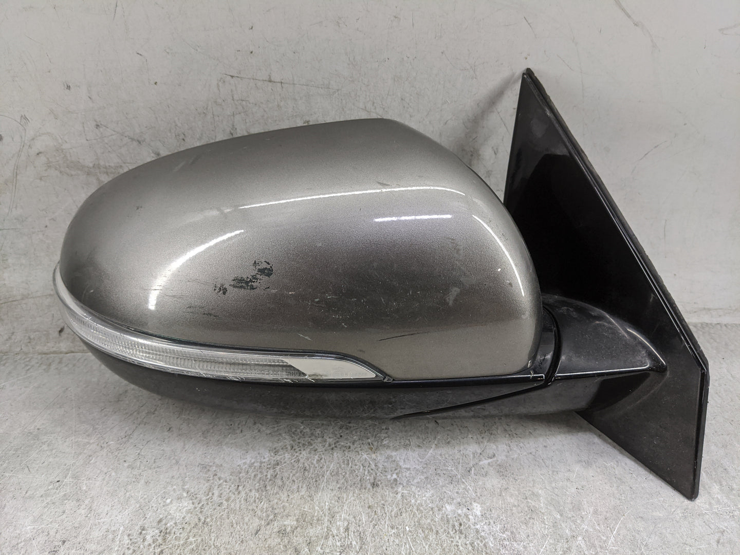 2016-2020 Kia Sorento Passenger Side View Mirror - Right Door Mirror OEM Used - Oemusedautoparts1.com