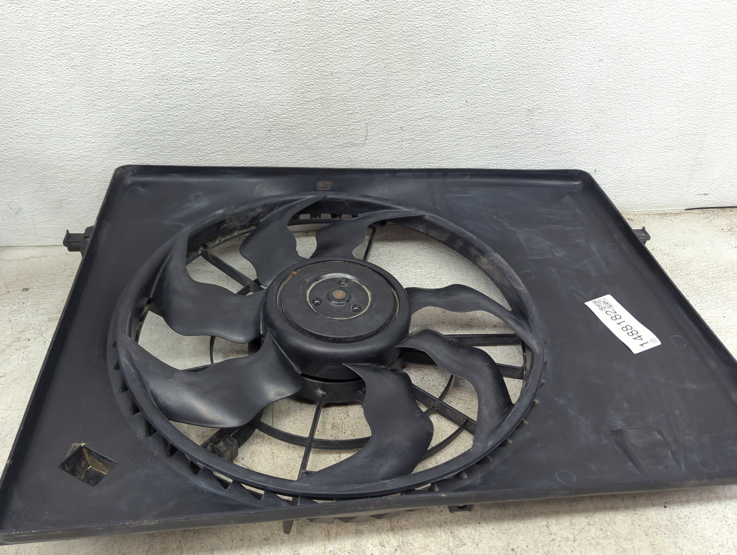 2016-2020 Kia Sorento Electric Radiator Cooling Fan Motor Assembly Fits Fits 2016 2017 2018 2019 2020 OEM Used Auto Parts - 