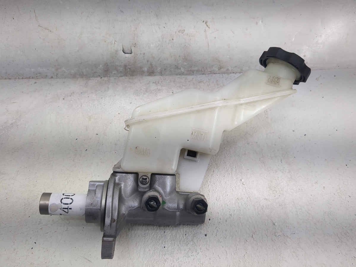 2016-2020 Kia Sorento Brake Master Cylinder 1497400 - Oemusedautoparts1.com