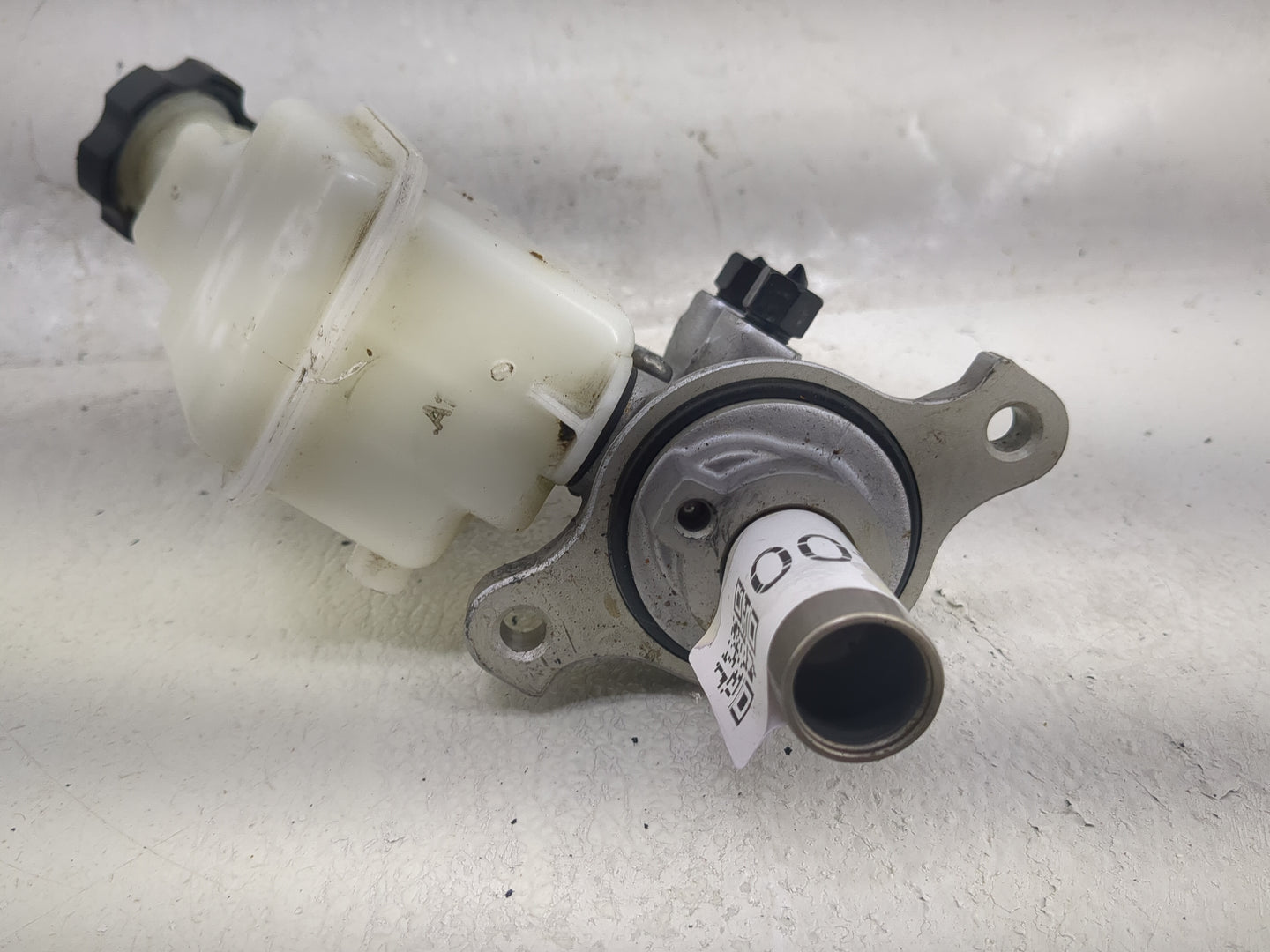 2016-2020 Kia Sorento Brake Master Cylinder 1497400 - Oemusedautoparts1.com