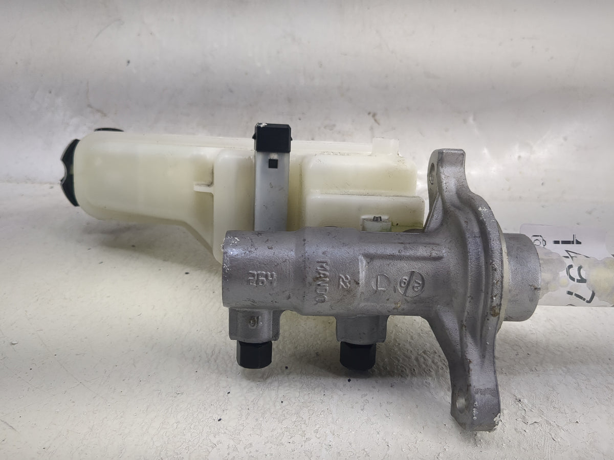 2016-2020 Kia Sorento Brake Master Cylinder 1497400 - Oemusedautoparts1.com