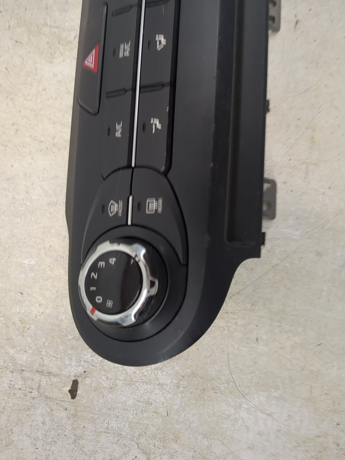 2016 Kia Sorento Climate Control Module Temperature AC/Heater Replacement P/N:97250-C6000 Fits OEM Used Auto Parts - Oemused