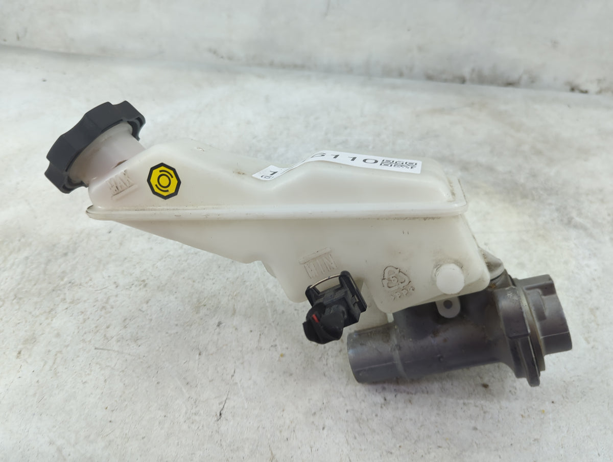 2016-2020 Kia Sorento Brake Master Cylinder 1516110 - Oemusedautoparts1.com