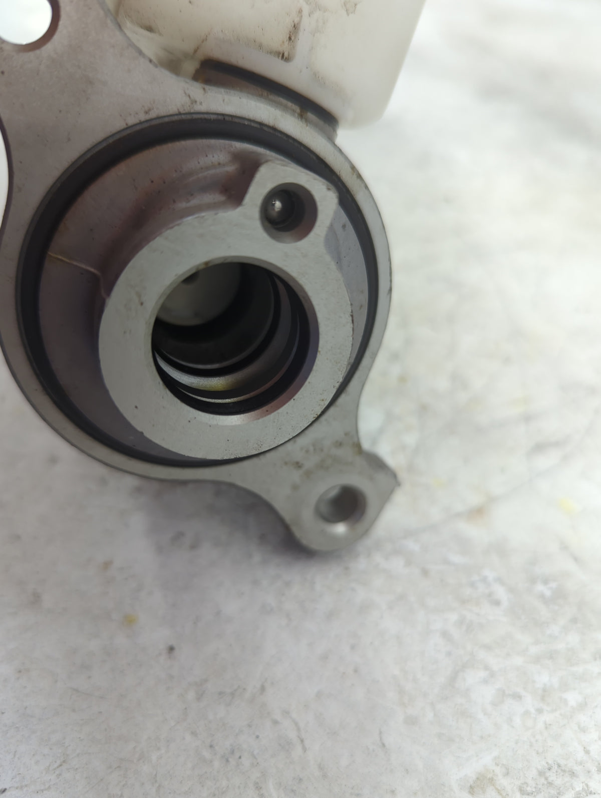 2016-2020 Kia Sorento Brake Master Cylinder 1516110 - Oemusedautoparts1.com