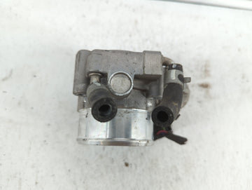 2016-2019 Kia Sorento Throttle Body P/N:0 280 750 618 35100-2G600 Fits Fits 2015 2016 2017 2018 2019 OEM Used Auto Parts